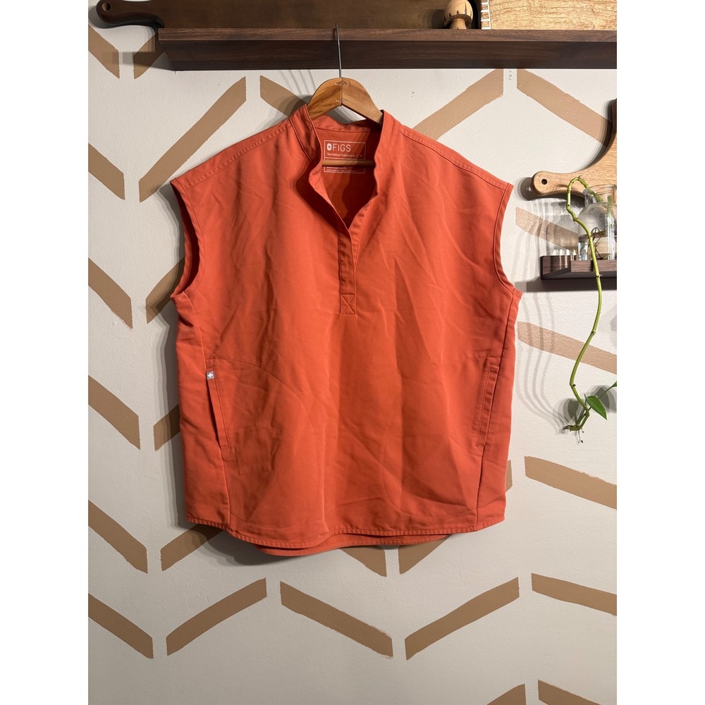 FIGS Rafaela Scrub Top Women Size M Peach Sleeveless Mandarin Collar WXXSW1003N